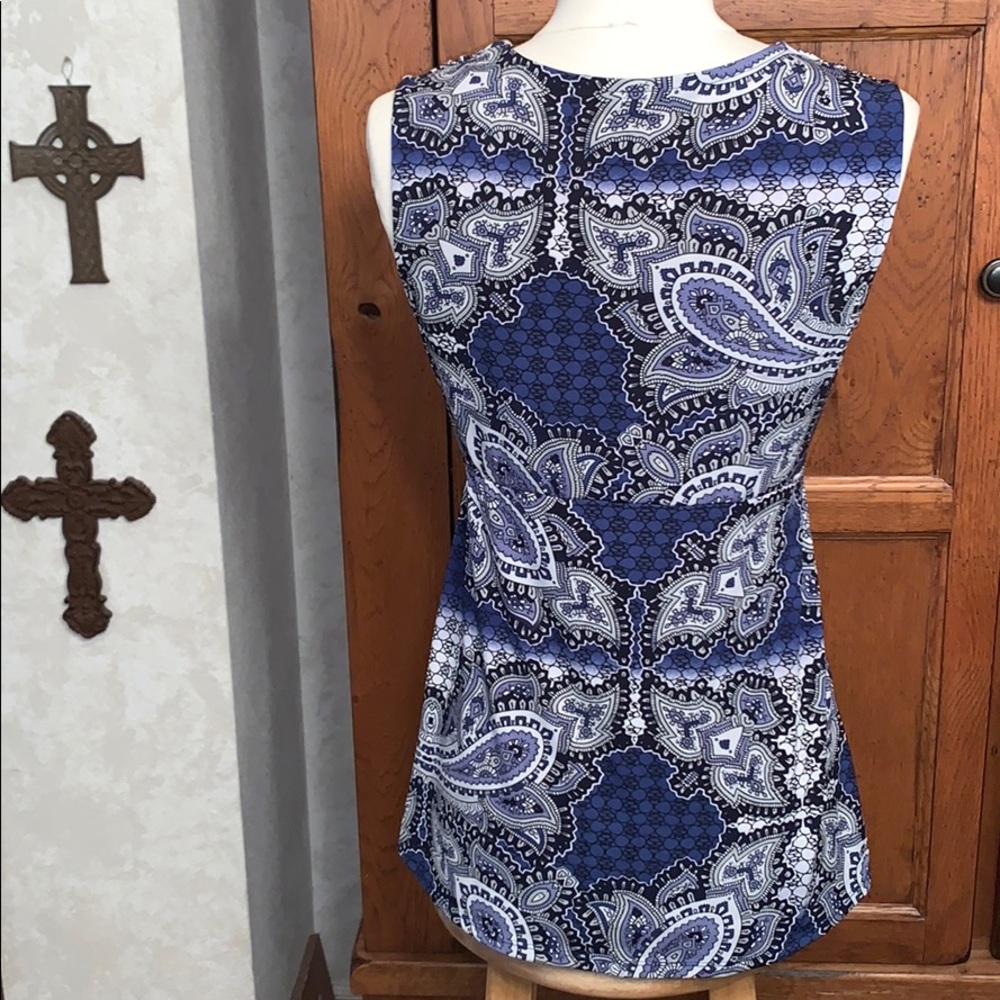 💜V-Neck Paisley Sleeveless Top💙 - Picture 3 of 8